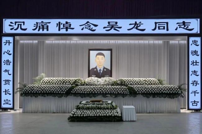 25岁民警吴龙壮烈牺牲 英雄浩气长存