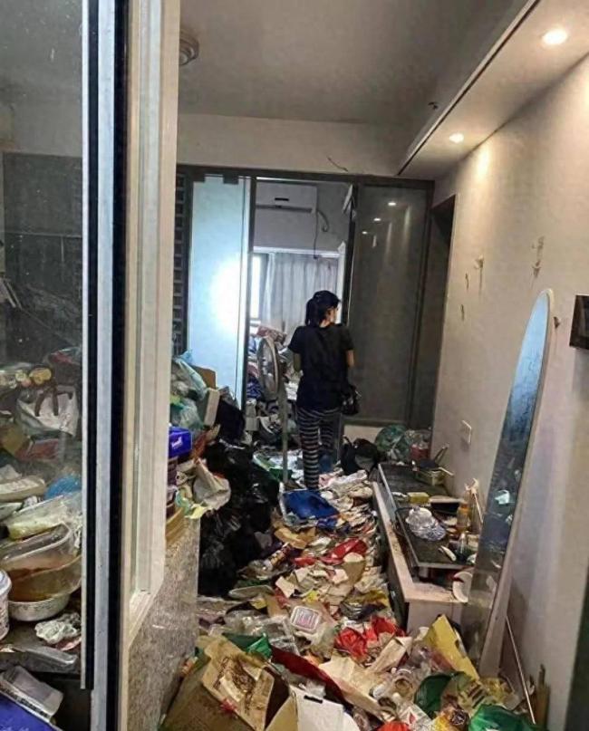 长沙一出租屋现“垃圾山” 退租现场触目惊心