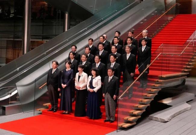 高市内阁支持率持续下跌 民众信任度下降