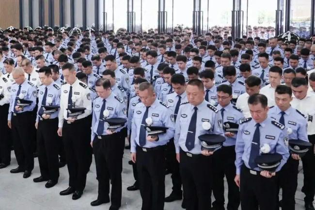 民警吴龙与持刀歹徒搏斗牺牲 英魂不泯浩气长存