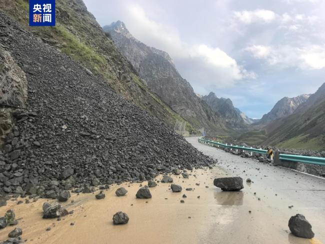 多处山体落石频繁 独库公路部分路段实施交通管制