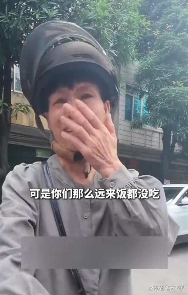 广西大姐流泪拦下救援队想请他们吃饭 真挚感谢暖人心