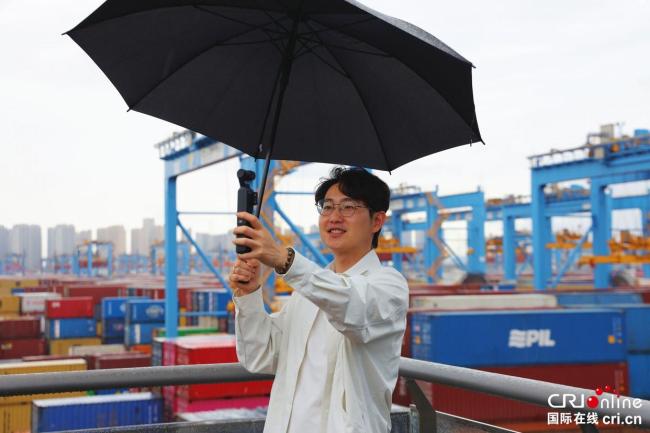 海外博主谈起中国科技超激动 智慧码头震撼中外
