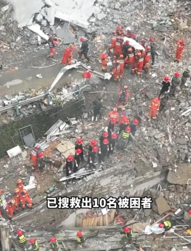 重庆彭水展开地毯式摸排搜救 全力搜寻34名失联人员