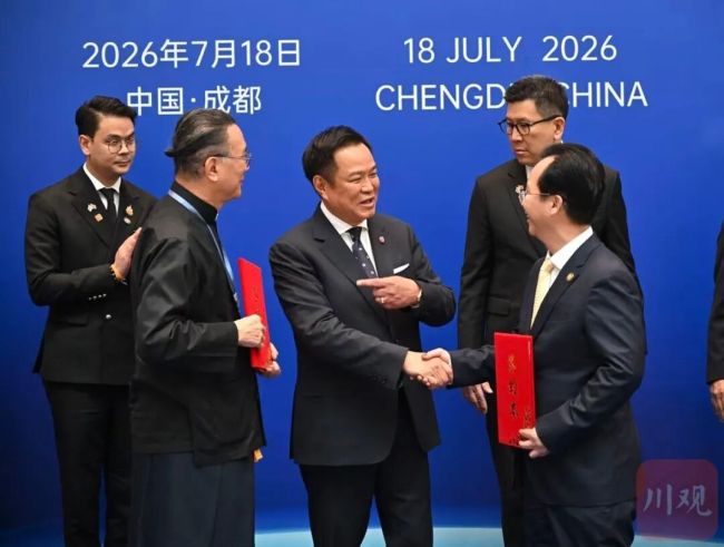 泰国总理狂飙中文为中国加油 深化中泰合作