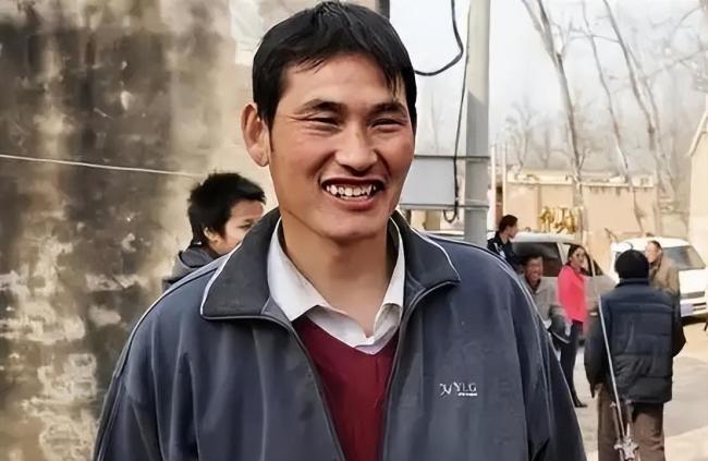 大衣哥测试除草剂草长疯了果断拒代言 坚守底线成稀缺资产