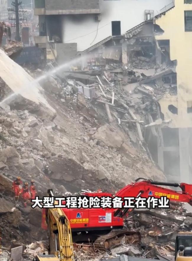 重庆彭水展开地毯式摸排搜救 全力搜寻34名失联人员