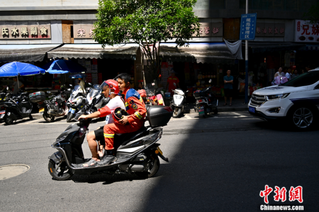 前面需要我们就必须冲上去:摩托大军驰援灾区