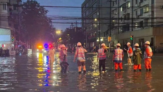 上海强降雨致复旦大学多处严重积水 校园及周边受创