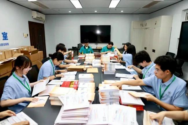 郑州大学录取通知书已寄出 2026级新郑大人启航