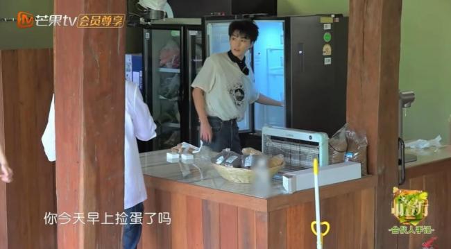 王俊凯突击检查小情侣 鸡舍偷蛋谜案引发笑点