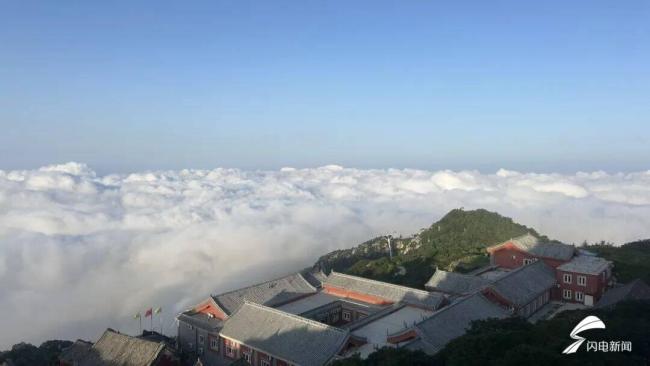 泰山把人间仙境铺在眼前