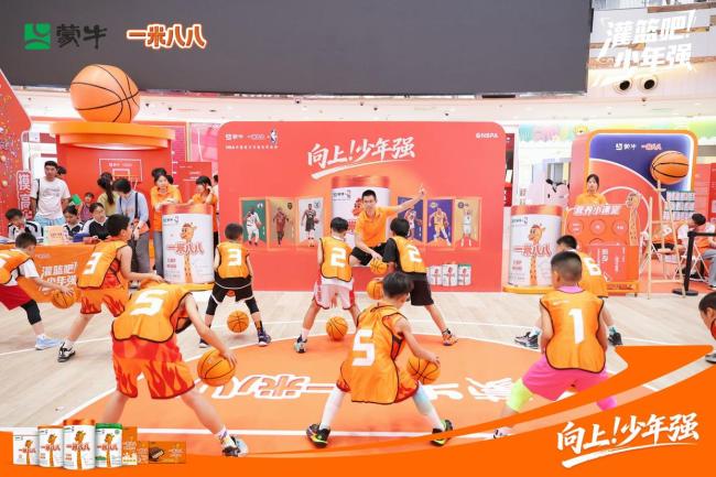 青少年篮球比赛9岁球员1米85 少年强则中国强
