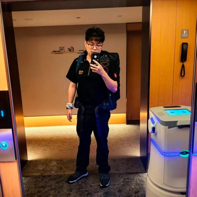 徒步6小时送物资后29岁志愿者离世 无私奉献感动人心