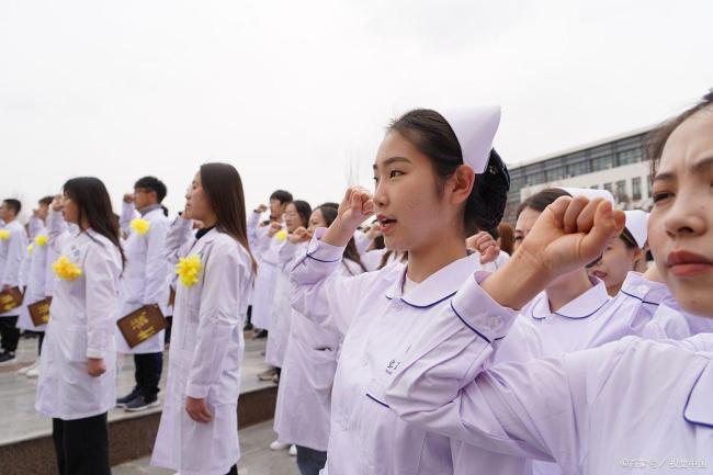 “人医”录取分数线被“兽医”反超 临床医学遇冷探因