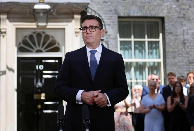 英新首相召回因丑闻辞职官员