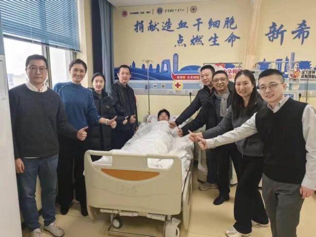 收到“人大刚子”礼物小伙子去了西部 志愿精神闪耀西部