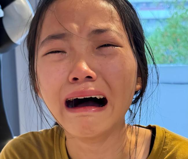 国美录取通知书附带30张速写作业 新生未开学先“崩溃”
