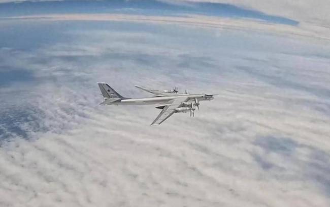 俄远程战略轰炸机在日本海中立水域飞行超11小时 展示实力施压日本