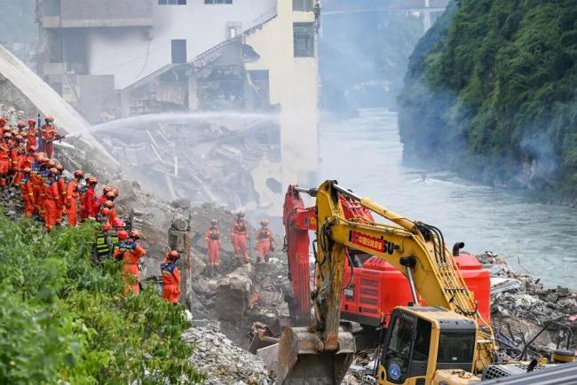 重庆山体崩塌11死50失联 多方力量紧急救援
