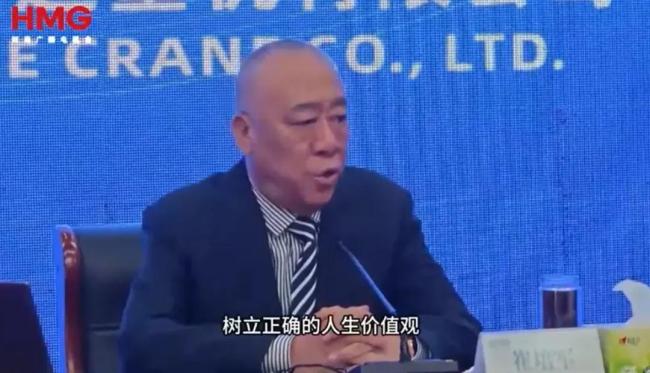 嫌母亲丢人不让参加婚礼,被“最爱发钱老板”崔培军当场辞退