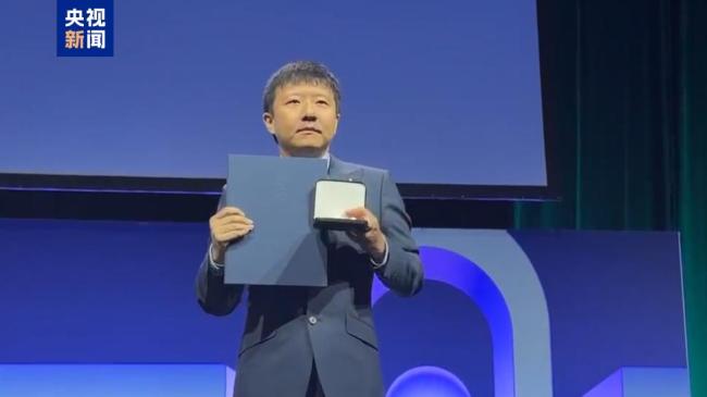 中国籍数学家首获菲尔兹奖