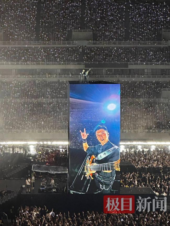 谢霆锋演唱会上对天空说谢谢你