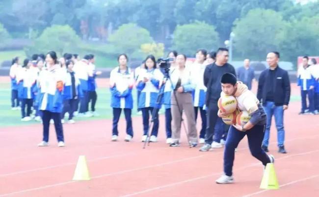 成都学子圆梦空军航空大学 普通高中走出的蓝天骄子