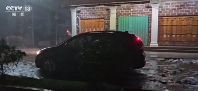 台风致楼层晃动雨水似高压水枪射出 广东启动三级救灾应急响应