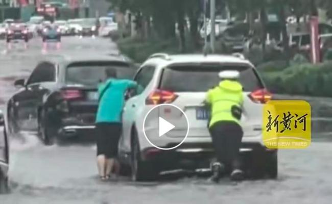 济南突降暴雨 预警30分钟连升三级