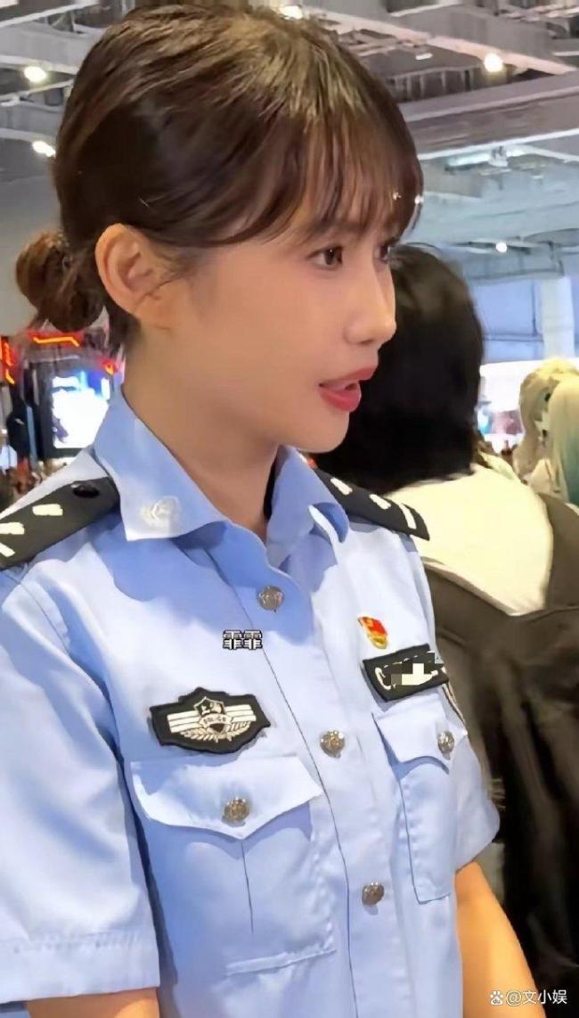 女警酷似邱淑贞走红 颜值惊艳 港风美人再现街头