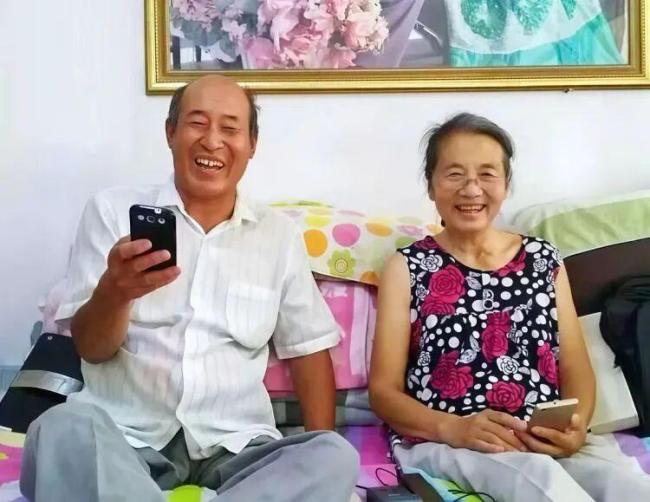 唐山大地震截瘫后结为夫妻 活出生命的色彩