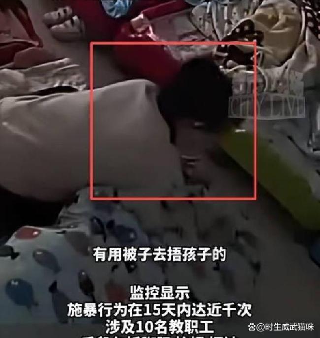 男童在早教馆被陌生人戳脑门 家长冲动引发争议