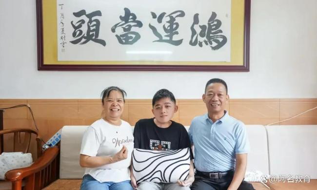 握笔都难的少年考入中国科大 逆境中的坚韧之路