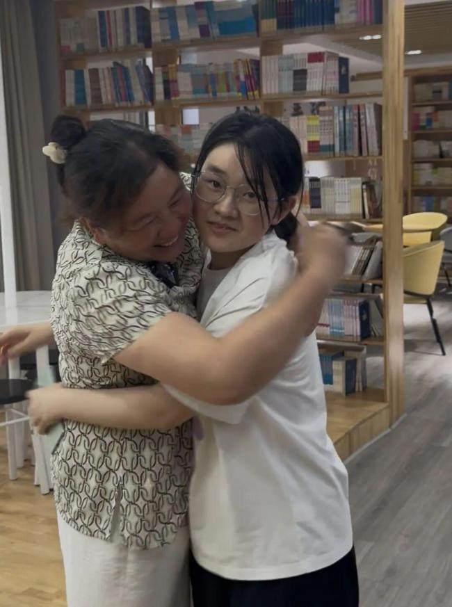 母亲收到女儿北大录取短信 18年的托举终见回报