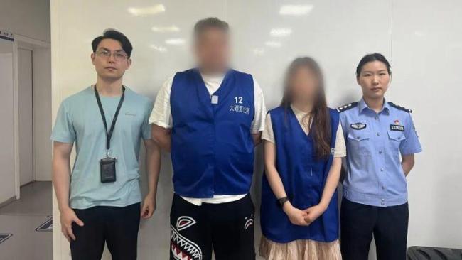 男子拿数个西瓜砸摊主头部
