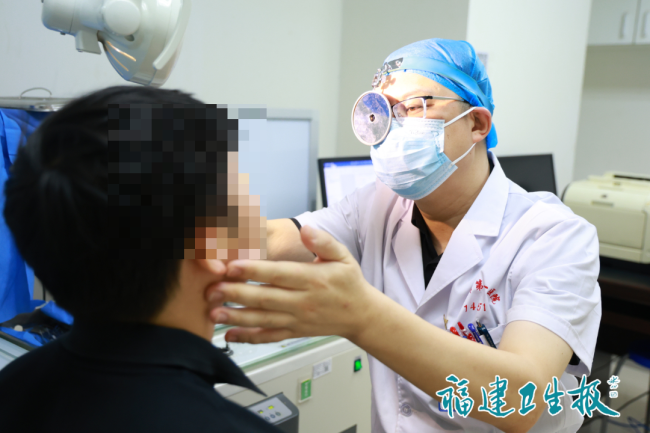 男子喉咙被“堵死”险些丧命 突发“封喉”危机