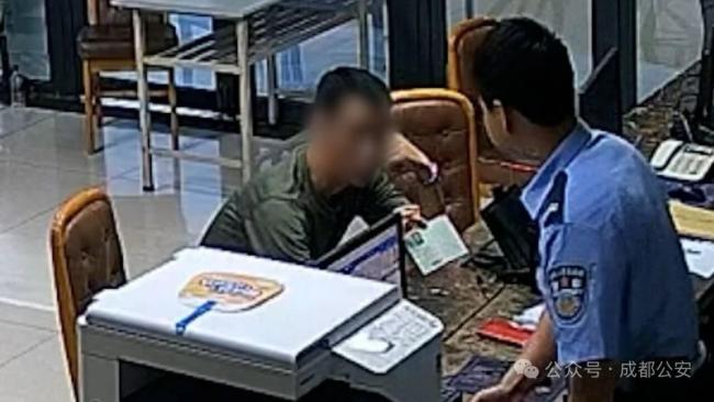 男子亮军官证向民警施压寻前妻