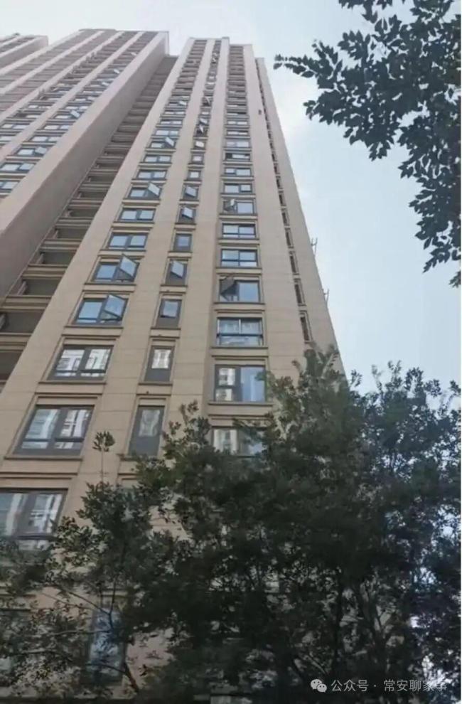 女孩18楼坠楼生还男友还在逼她还恋爱开销，这是谈恋爱还是绑架？