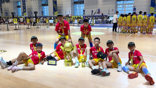 他被誉为国内最强小学生，两度带队拿下NYBO总冠军，他就是孙瑞泽 汗水铸就辉煌
