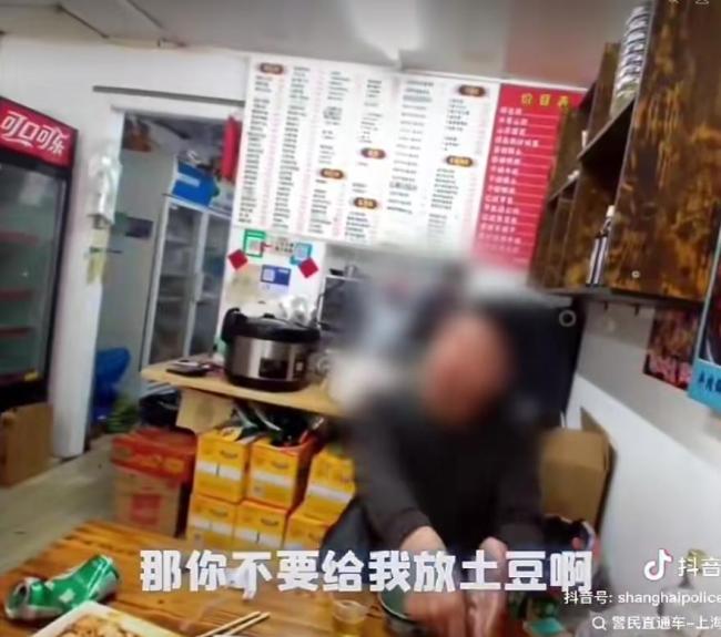 顾客因大盘鸡里有土豆报警 口味之争引发热议