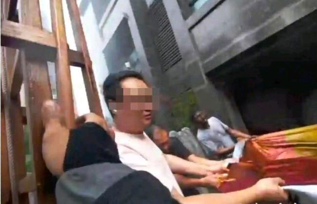 消防回应火灾母女坠楼 还原救援过程 现场条件限制救援手段
