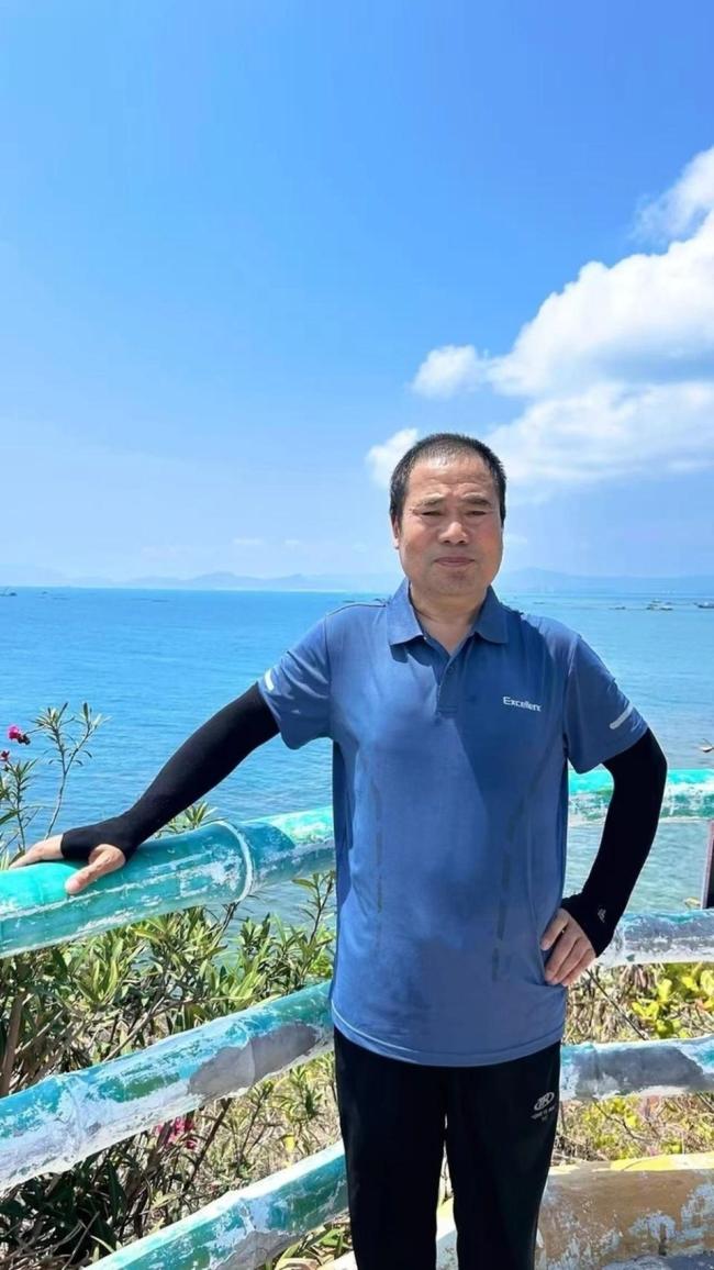 男子工作群留遗言坠亡 群内无人回复