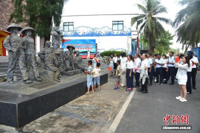 三亚西岛“海霞”这样过八一 巾帼英姿守护海疆