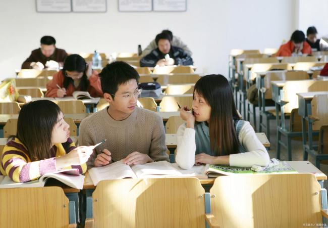 餐馆211暑假工变家教把孩子上崩溃 家长教育观念引热议