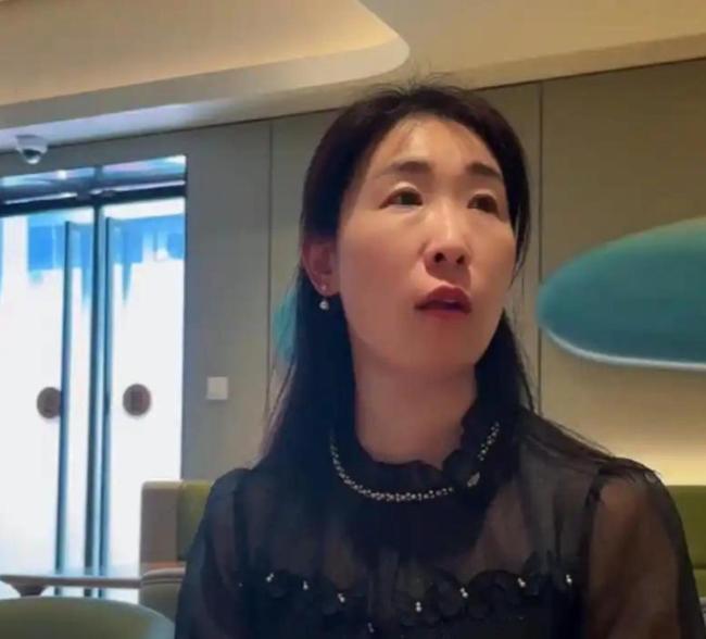 婚外胚胎案妻子谈搬离20年的家落泪 争财产成焦点