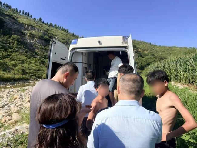 护士偶遇溺水者拼尽全力现场施救 全家齐心救援暖人心