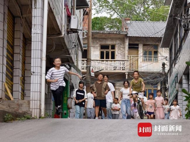 “傻老头”与全村孩子一约就是21年
