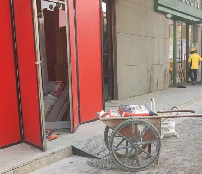 一汉堡店撤场前逐个退费 1元也退回