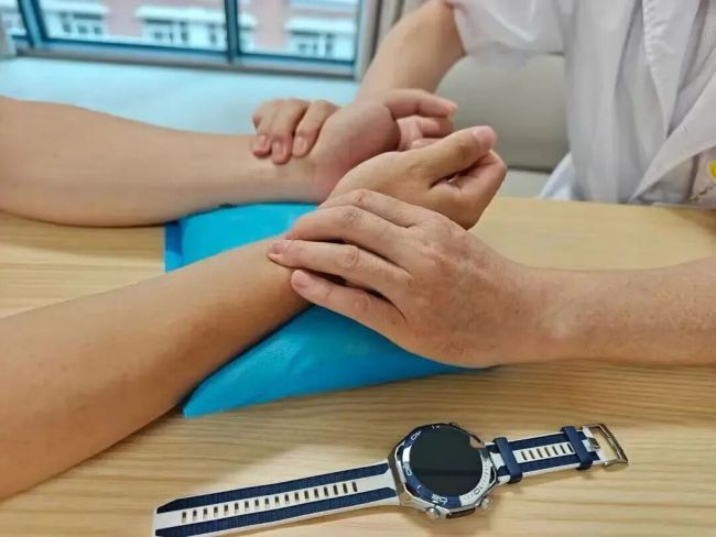 男子靠AI减肥45天减重40斤险丧命